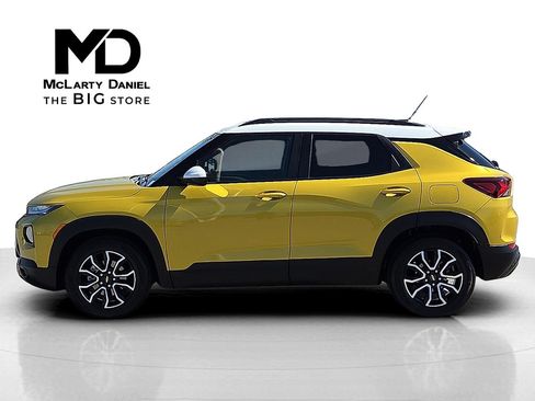 Used 2023 Chevrolet TrailBlazer ACTIV w/ Sun and Liftgate Package image 3