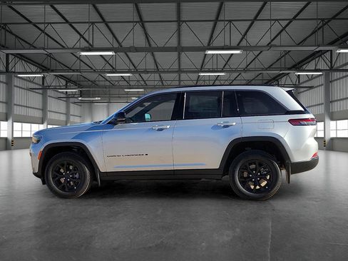 New 2026 Jeep Grand Cherokee Altitude image 2
