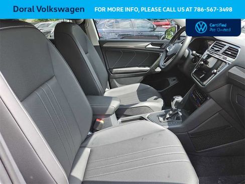 Certified 2024 Volkswagen Tiguan SE w/ Panoramic Sunroof Package image 32