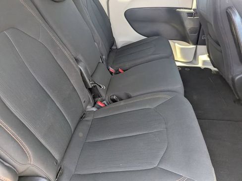 Used 2018 Chrysler Pacifica Touring Plus w/ Tire & Wheel Group FWD image 12