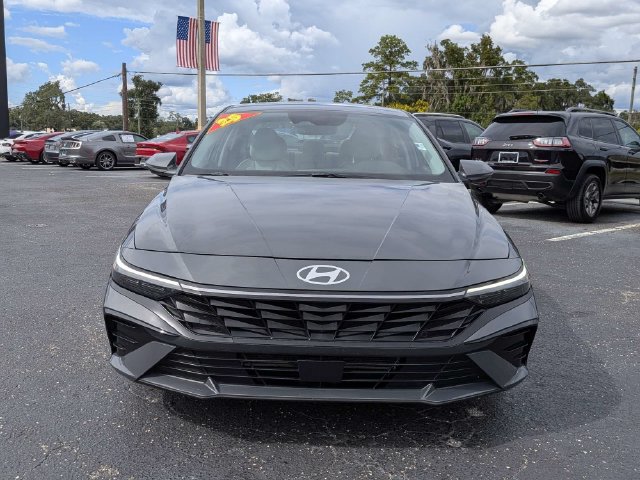 Used 2025 Hyundai Elantra Limited FWD image 8