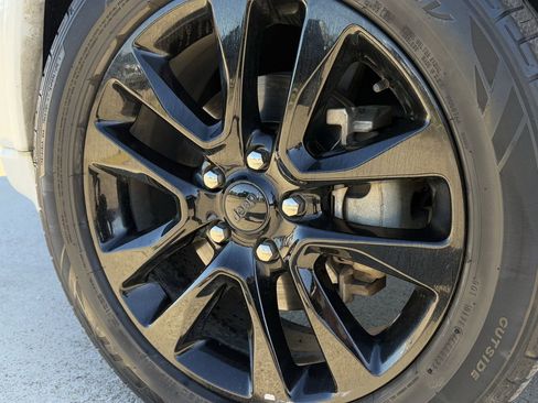 Used 2019 Jeep Grand Cherokee Altitude image 11