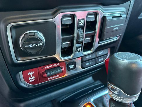 Used 2023 Jeep Wrangler Unlimited Rubicon 4xe image 34