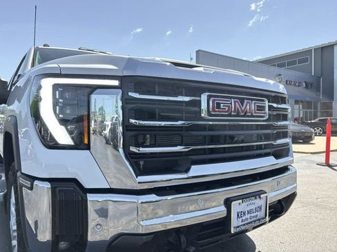 Used 2024 GMC Sierra 2500 SLT AWD/4WD image 4