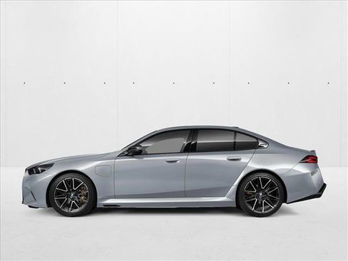 New 2026 BMW M5 image 2