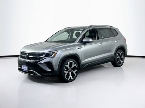 Used 2023 Volkswagen Taos SEL image 1