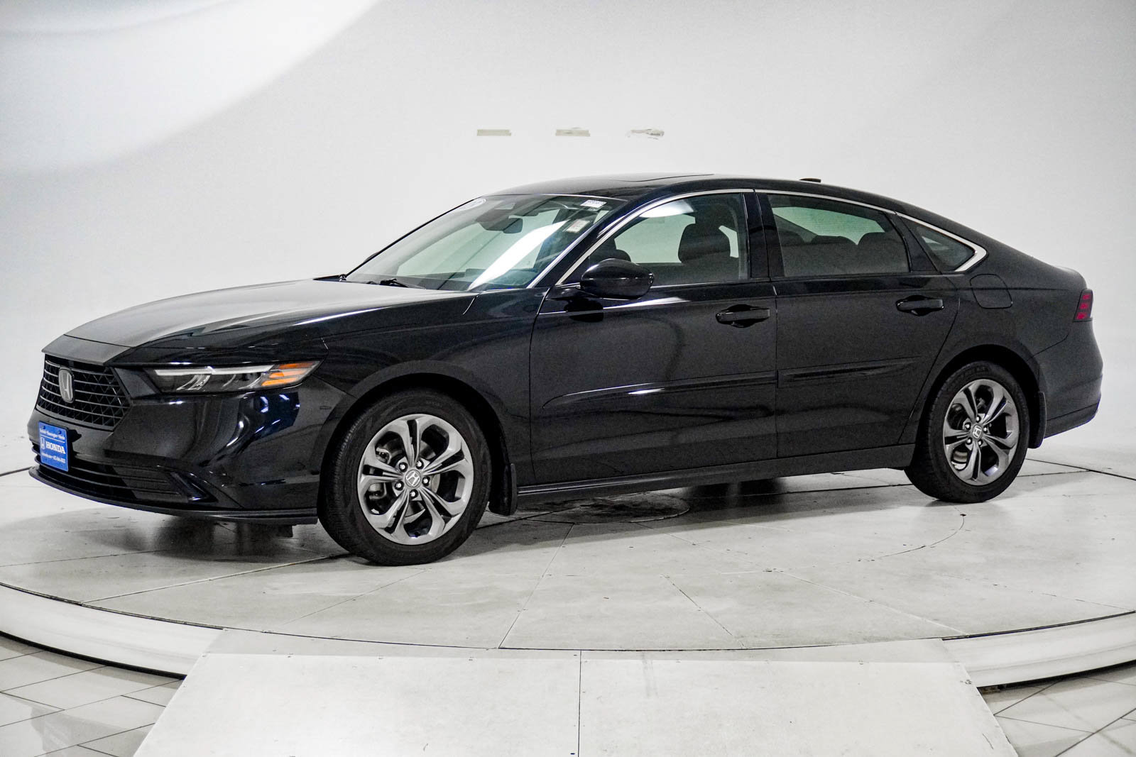 Used 2023 Honda Accord EX image 4
