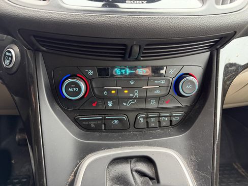 Used 2017 Ford C-MAX Energi Titanium w/ Equipment Group 501A image 20