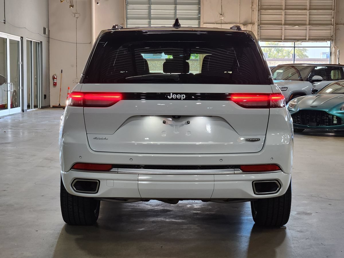 Used 2024 Jeep Grand Cherokee Summit AWD/4WD image 10