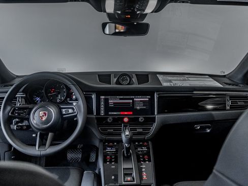 Certified 2025 Porsche Macan image 22