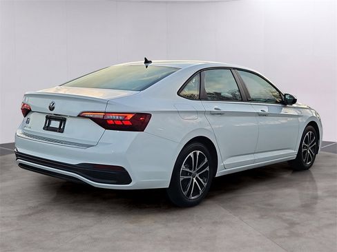 Certified 2024 Volkswagen Jetta Sport image 4