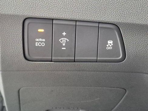 Used 2013 Hyundai Elantra GLS w/ Preferred Pkg FWD image 18