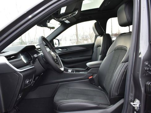 New 2025 Jeep Grand Cherokee Altitude AWD/4WD image 11