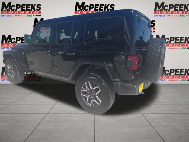 Used 2026 Jeep Wrangler Unlimited Sahara AWD/4WD image 3