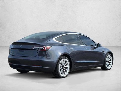 Used 2018 Tesla Model 3 Mid Range image 4