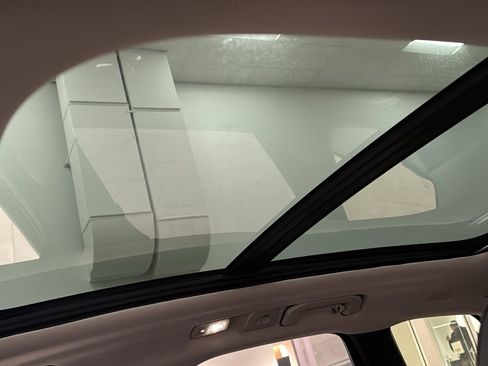 Certified 2025 Volvo XC60 T8 Plus image 25