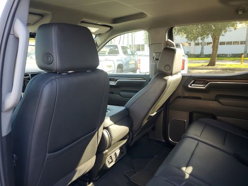 Used 2025 GMC Sierra 1500 SLT image 11