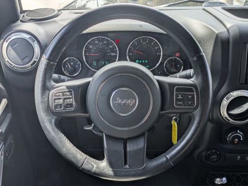Used 2017 Jeep Wrangler Unlimited Sahara w/ Connectivity Group AWD/4WD image 13