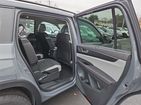 New 2026 Volkswagen Atlas Peak Edition image 29