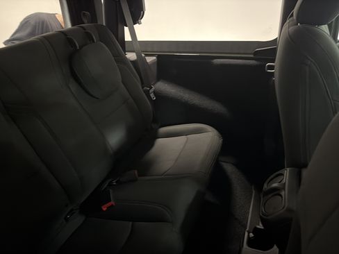 Used 2022 Jeep Wrangler Sport AWD/4WD image 29