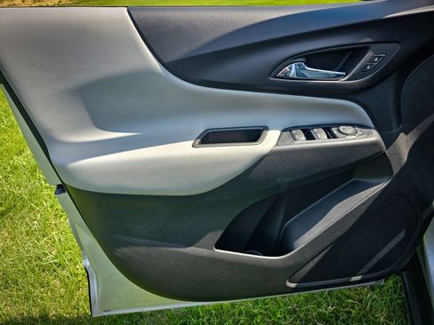 Used 2020 Chevrolet Equinox LS FWD image 9
