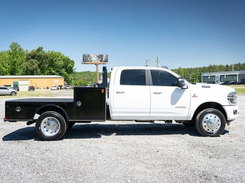 Used 2026 RAM 4500 4x4 Crew Cab DRW w/ Laramie Trim Package image 10