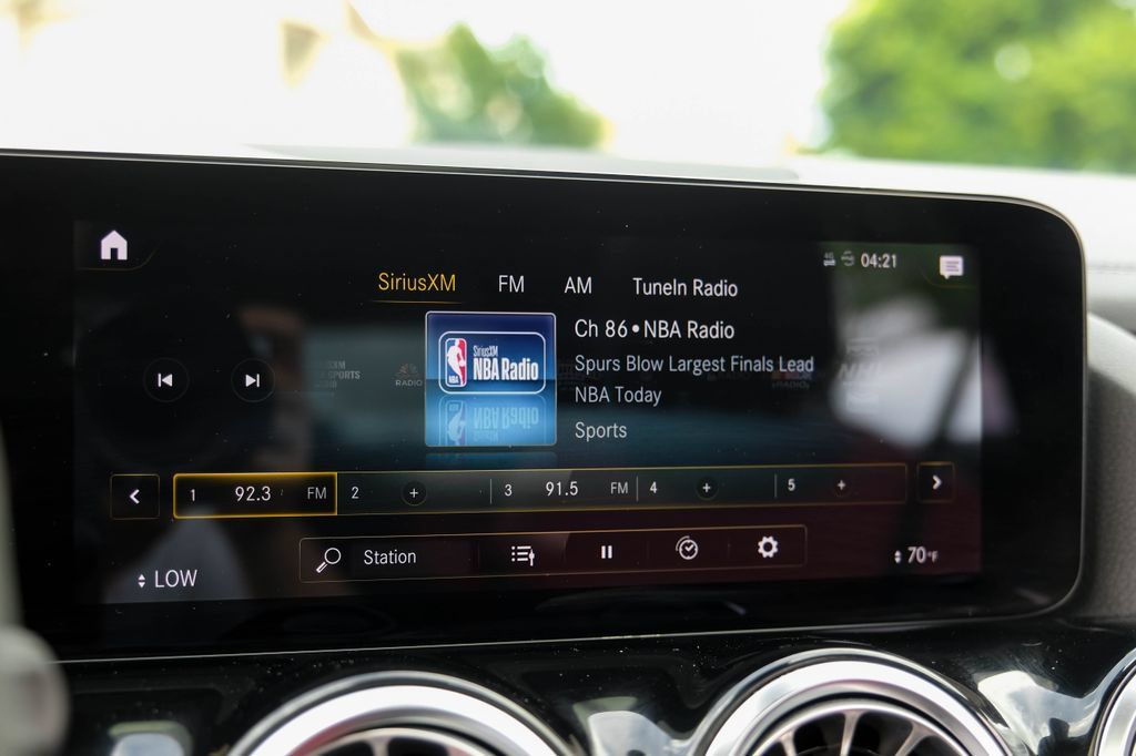 Used 2022 Mercedes-Benz GLA 45 AMG 4MATIC w/ Parking Assistance Package image 32