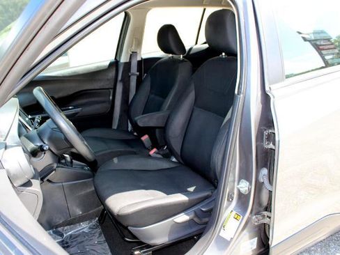 Used 2023 Nissan Kicks S image 11