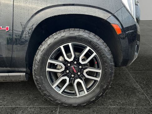 Used 2022 GMC Yukon AT4 w/ Technology Package image 9