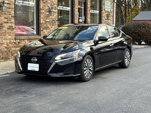Used 2023 Nissan Altima 2.5 SV image 1