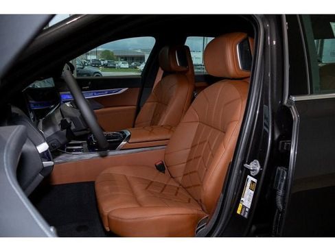 Used 2025 BMW i7 eDrive50 w/ Premium Package image 77