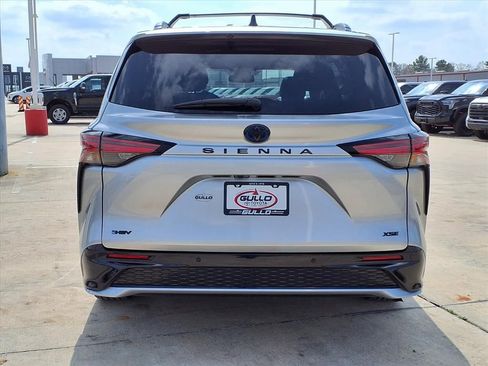 Used 2025 Toyota Sienna XSE w/ XSE Plus Package image 7