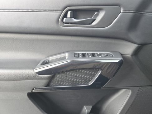 Used 2024 Nissan Pathfinder SV image 25