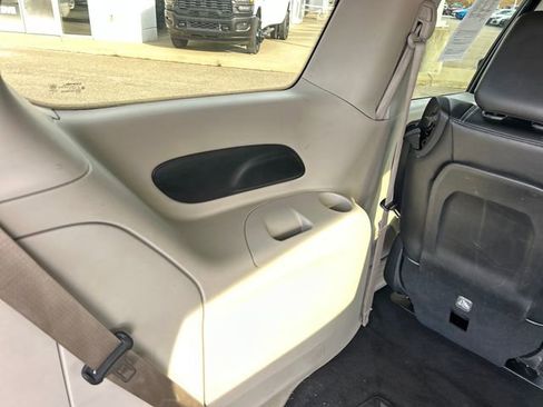 Used 2022 Chrysler Pacifica Touring-L image 47