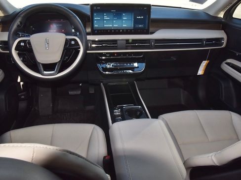 New 2026 Lincoln Corsair Reserve image 16