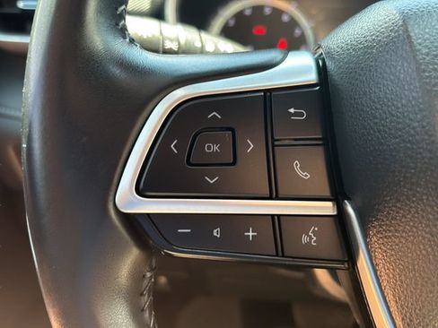 Used 2024 Toyota Highlander XSE FWD image 18