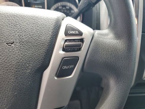 Used 2018 Nissan Titan SV RWD image 18