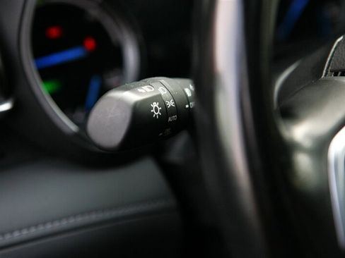 Used 2021 Toyota Highlander XLE image 11