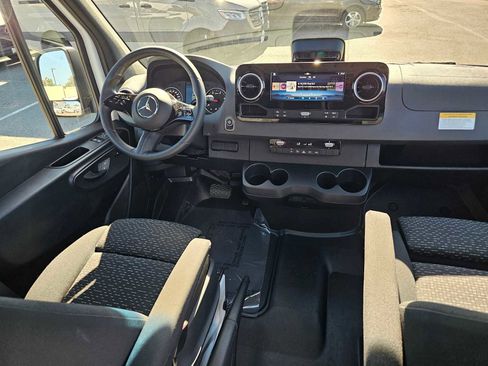 Used 2025 Mercedes-Benz Sprinter 2500 image 14
