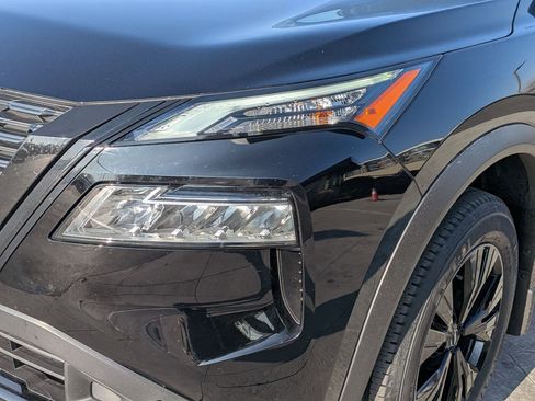 Used 2023 Nissan Rogue SV w/ SV Premium B Package image 12