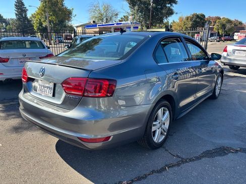 Used 2013 Volkswagen Jetta Hybrid Sedan FWD image 6
