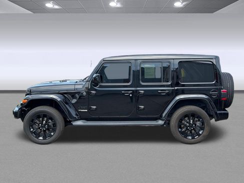Used 2021 Jeep Wrangler Unlimited Sahara image 2