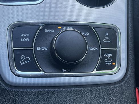 Used 2018 Jeep Grand Cherokee Summit image 17