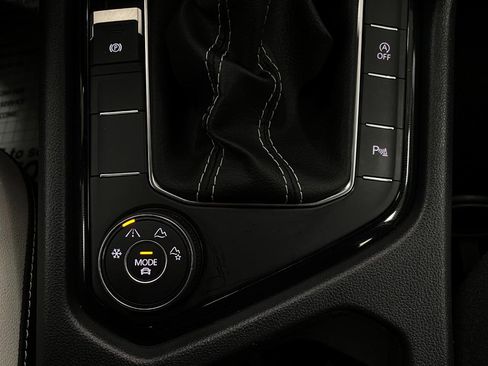 Used 2025 Volkswagen Taos SE image 24