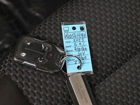 Used 2023 GMC Acadia SLE w/ Driver Convenience Package image 18