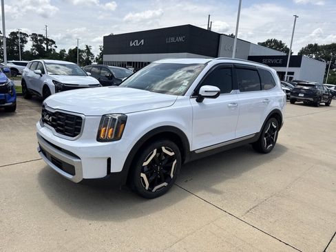 Certified 2024 Kia Telluride S w/ S Sunroof Package FWD image 2