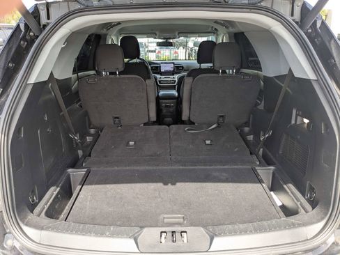Used 2022 Ford Explorer XLT w/ Class IV Trailer Tow Package AWD/4WD image 12