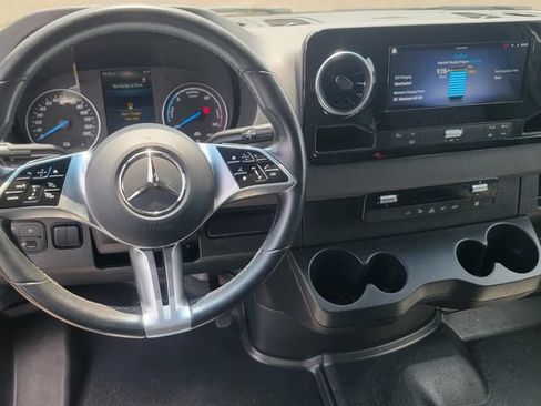 Used 2024 Mercedes-Benz eSprinter 170 Cargo image 20
