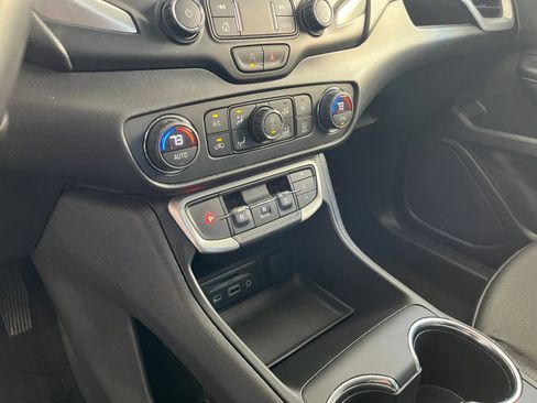 Used 2024 GMC Terrain SLT image 42