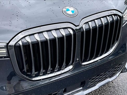 Used 2022 BMW X7 xDrive40i w/ M Sport Package AWD/4WD image 30